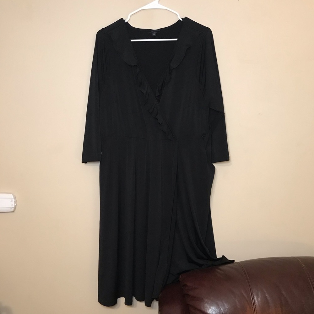 TORRID / 3/4 sleeve v neck faux wrap black dress